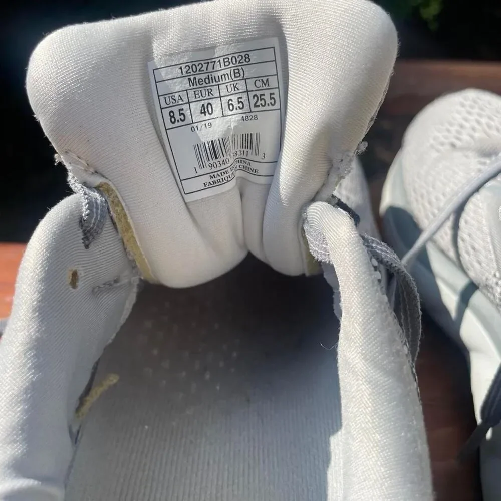 Brooks Women's 8.5 Grey and Silver Sneakers